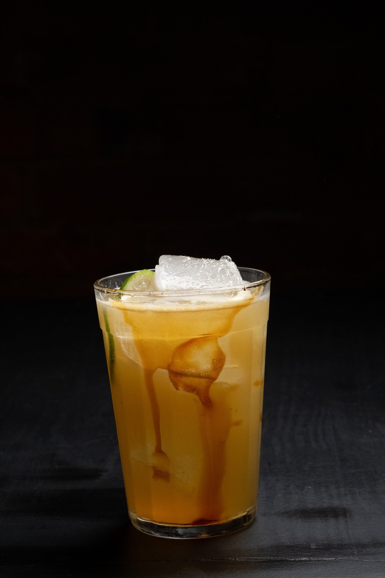 Drink Pôr do Sol — coquetelaria autoral no Dona Maria Lounge, bar em Santa Maria/RS